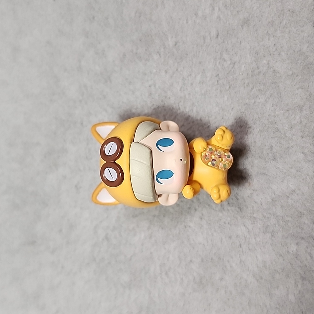Cute Blinged Lilios Lucky Cat Figure (Pop Mart)